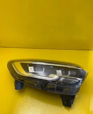 Renault Kadjar Headlight/headlamp 260101637R