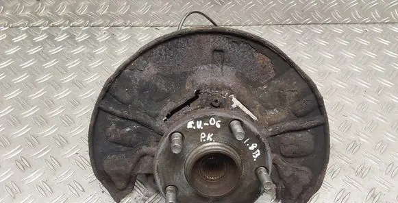 Toyota Corolla Verso E121 Front wheel hub