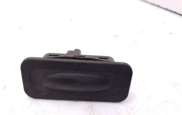 Renault Clio IV Tailgate opening switch 8200076256