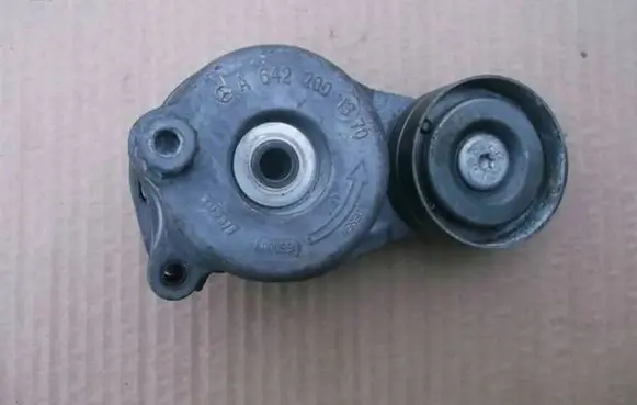 Mercedes-Benz Vito Viano W639 Alternator belt tensioner A6422001370