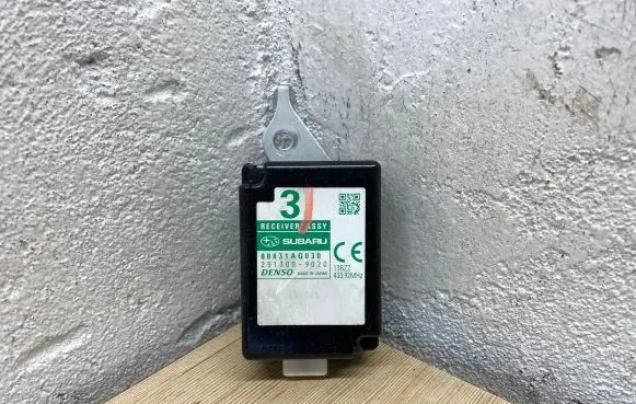 Subaru Legacy Antenna control unit 88831AG030 2513009020