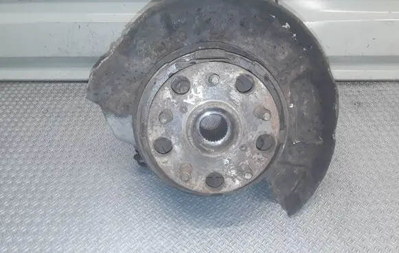 Lexus IS 220D-250-350 Rear wheel hub spindle/knuckle 