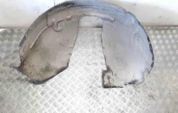 Front wheel arch liner splash guards