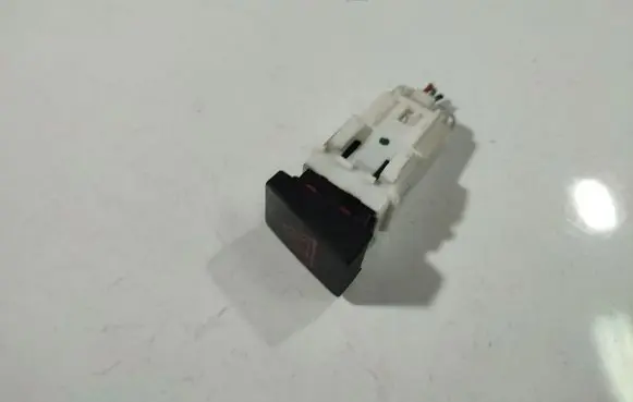 Nissan Qashqai Hazard light switch 