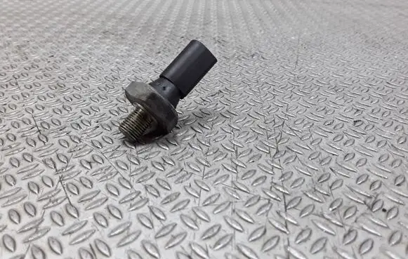 Volkswagen Golf IV Oil pressure sensor 06A919081E