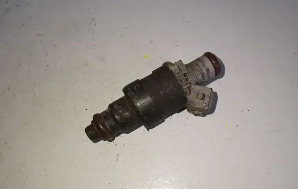Audi A4 S4 B5 8D Fuel injector 078133551N