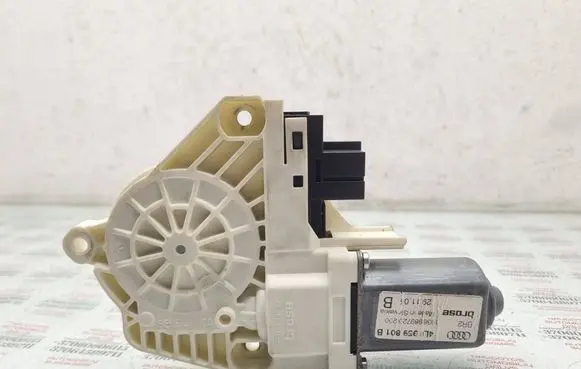 Audi Q7 4L Rear door window regulator motor 4L0959801B