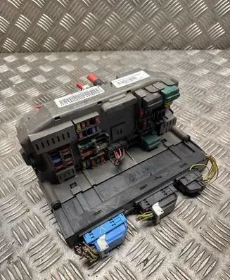 BMW X5 E70 Fuse module 6931690 185035 0365369693169