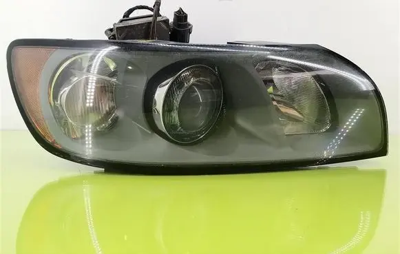 Volvo V50 Headlight/headlamp 30678911