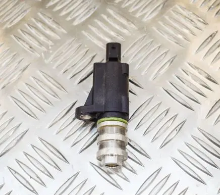 BMW 7 G11 G12 Turbo solenoid valve 7639993