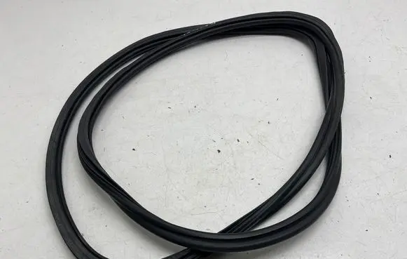 Porsche Macan (95B) Front door rubber seal 95B831721