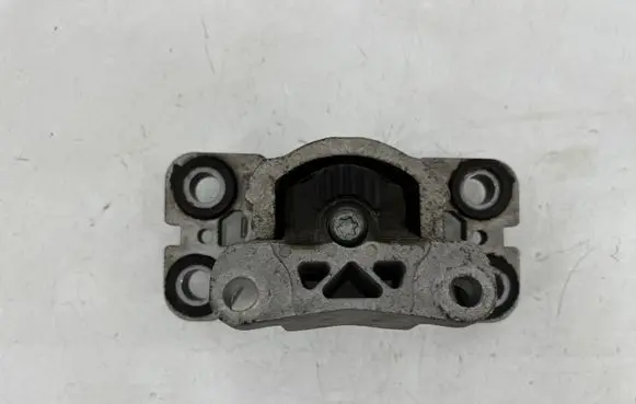 Land Rover Range Rover Evoque L538 Engine mount bracket EJ327M121AD