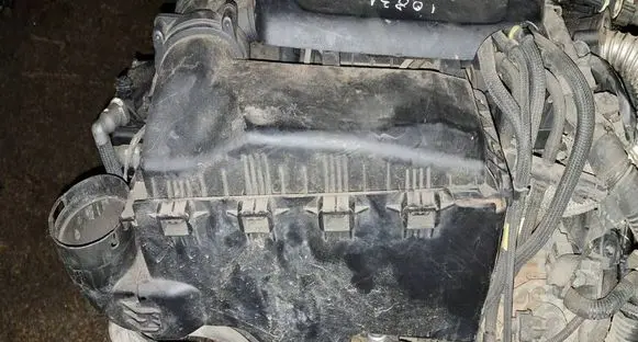 Citroen C4 I Air filter box 