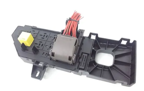 Opel Vectra C Fuse module 13181984