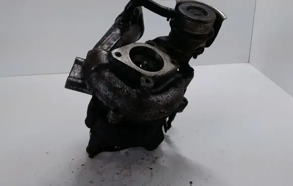 Nissan Almera Tino Turbo 144114U115 GT1549
