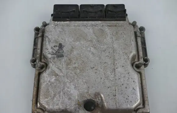 Renault Master II Engine control unit/module 8200110105