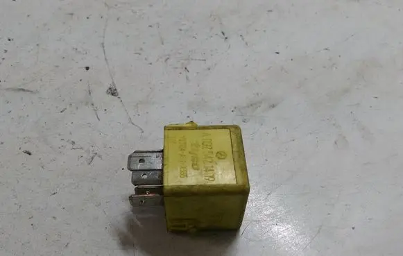 Mercedes-Benz E W210 Other relay A0025421419