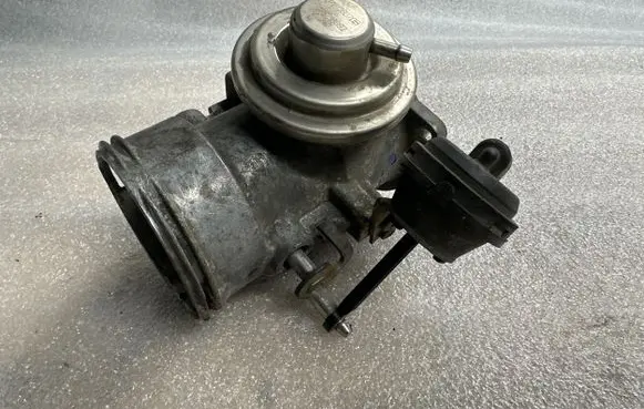 Volkswagen Multivan T5 EGR valve 070128073 070128070B
