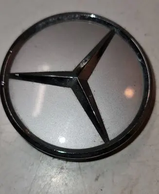 Mercedes-Benz SL R230 Non-original wheel cap 