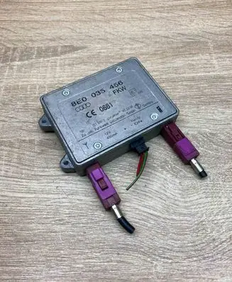 Audi A6 S6 C5 4B Aerial antenna amplifier 8E0035456 WITHPLUG