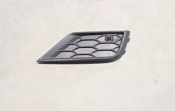 Volkswagen Tiguan Front bumper lower grill 5NA853666A