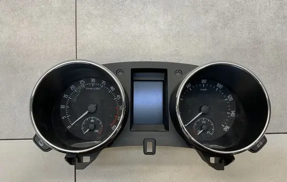 Skoda Yeti (5L) Speedometer (instrument cluster) 5L0920940M