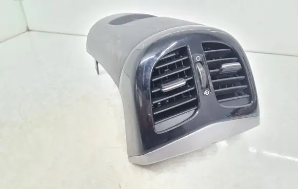Hyundai i40 Rear air vent grill 846423Z001