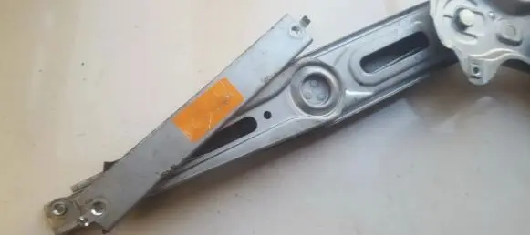 Toyota Yaris Sliding door window regulator with motor