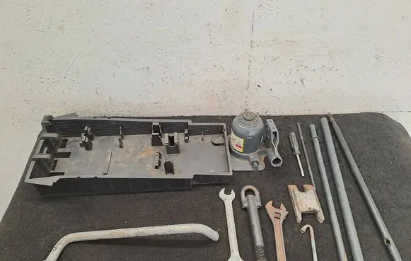 Iveco Daily 35.8 - 9 Tool set 504092088 500327464