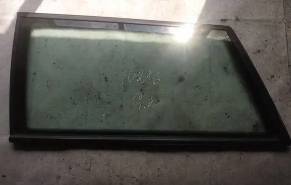 Volkswagen PASSAT B5 Rear side window as2