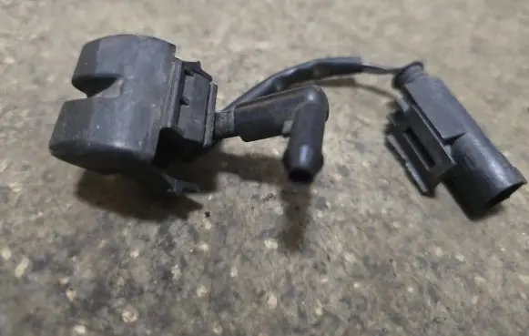 BMW 3 E46 Windshield washer spray nozzle 8374365