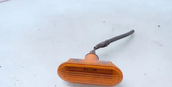 Ford Focus C-MAX Front fender indicator light 2S6A13K354AD