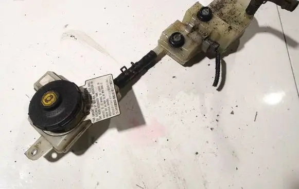 Honda Civic Brake fluid reservoir 