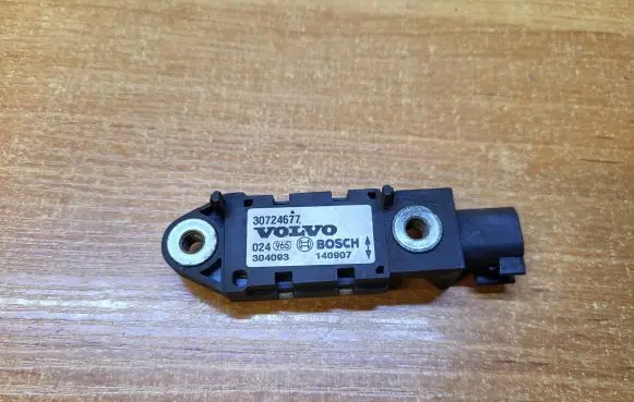 Volvo XC90 Airbag deployment crash/impact sensor 30724677 304093 140907