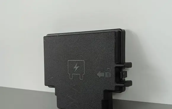 Jeep Grand Cherokee WL Fuse box cover