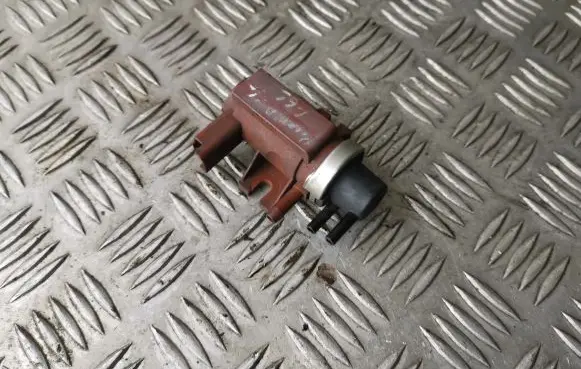 Citroen C4 I Turbo solenoid valve 9652570180