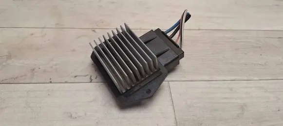 Toyota Corolla Verso E121 Heater blower motor/fan resistor 4993002121