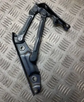 Infiniti M30 Tailgate/trunk/boot hinge 