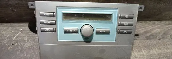 Toyota Corolla Verso AR10 Climate control unit 559000F030