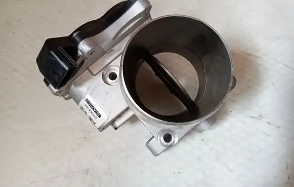Renault Master III Throttle valve 161A00161R 8201353976