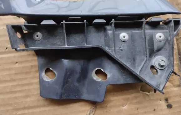 Opel Insignia A Front bumper mounting bracket 13238444