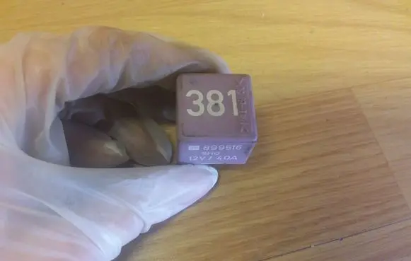 Volkswagen PASSAT B5 Other relay 431951253G 381 899516
