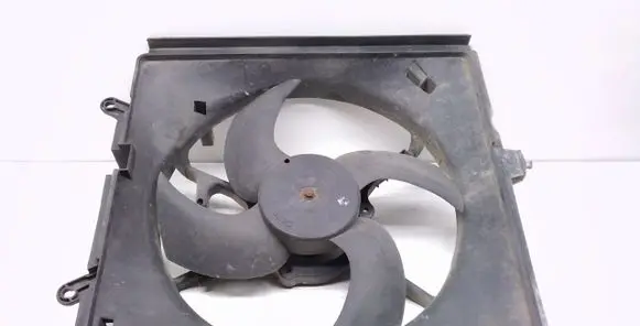 Radiator cooling fan shroud