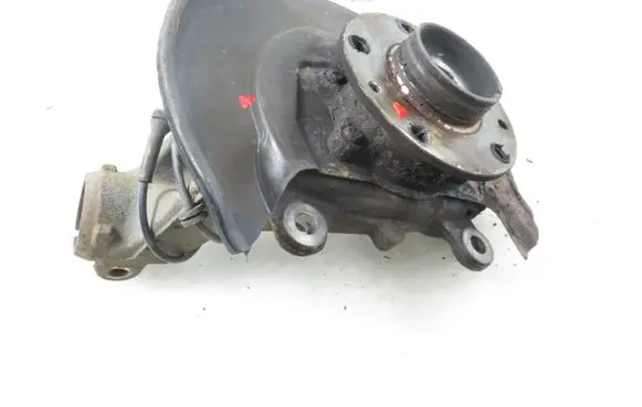 Nissan Qashqai Front wheel hub spindle knuckle