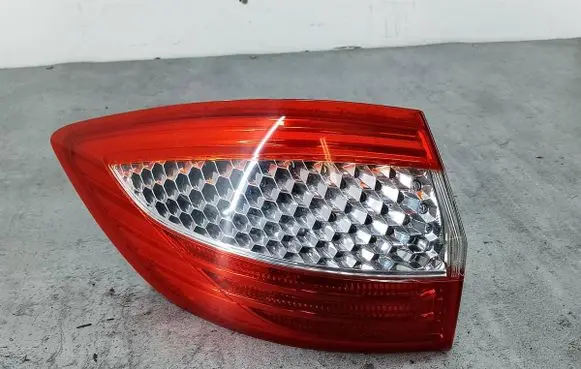 Rear/tail lights