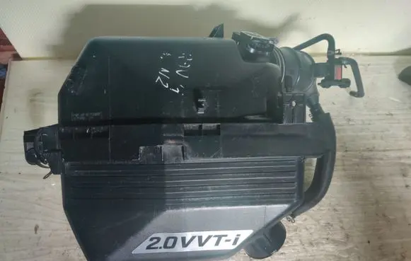 Toyota RAV 4 (XA20) Air filter box 1001405480