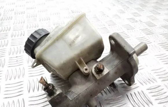 Master brake cylinder