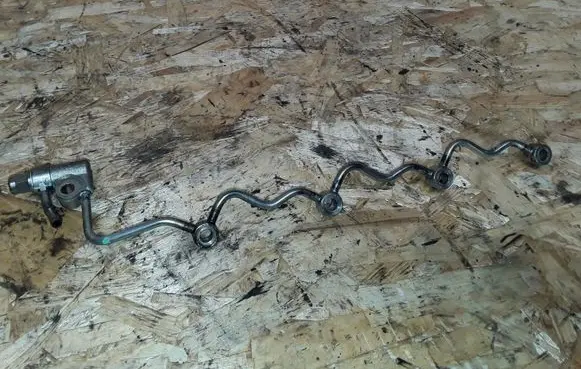 Toyota Avensis T250 Fuel return line/hose 