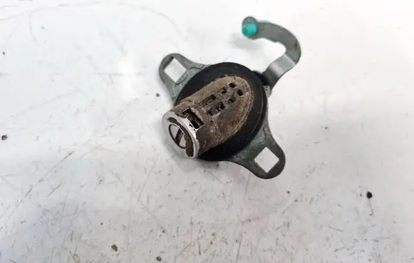 Citroen Xsara Front door lock (next to the handle) 