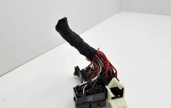Skoda Octavia Mk4 Fuse module 5WA937615 P66760 VWQE90418